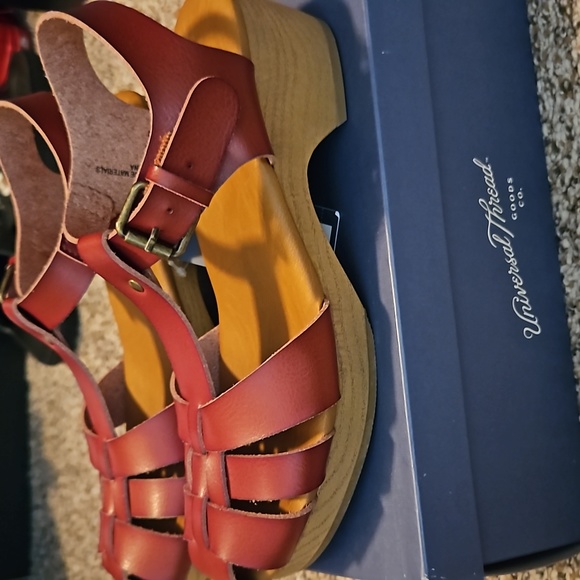 Universal Thread Sandals - Picture 3 of 3